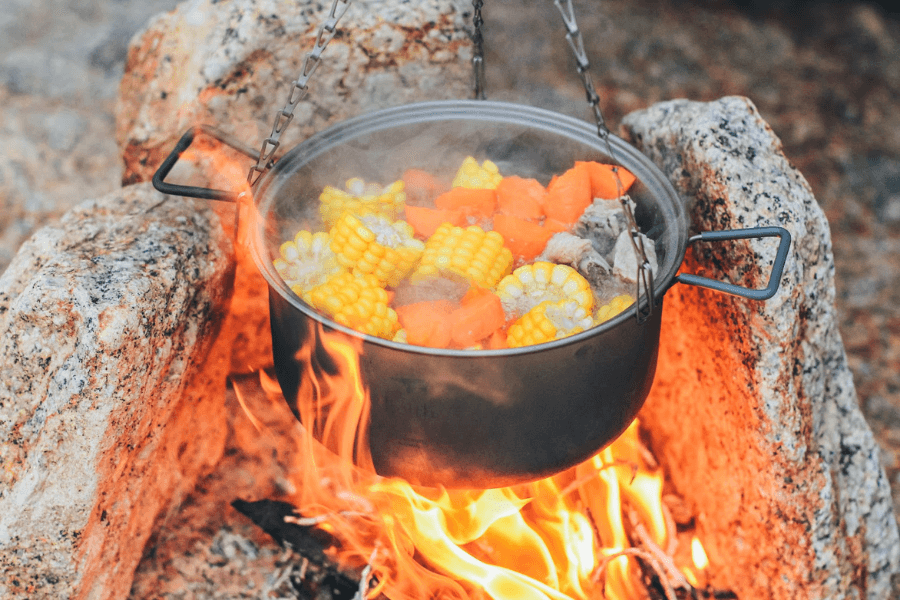 vaření na ohni, outdoorové nádobí