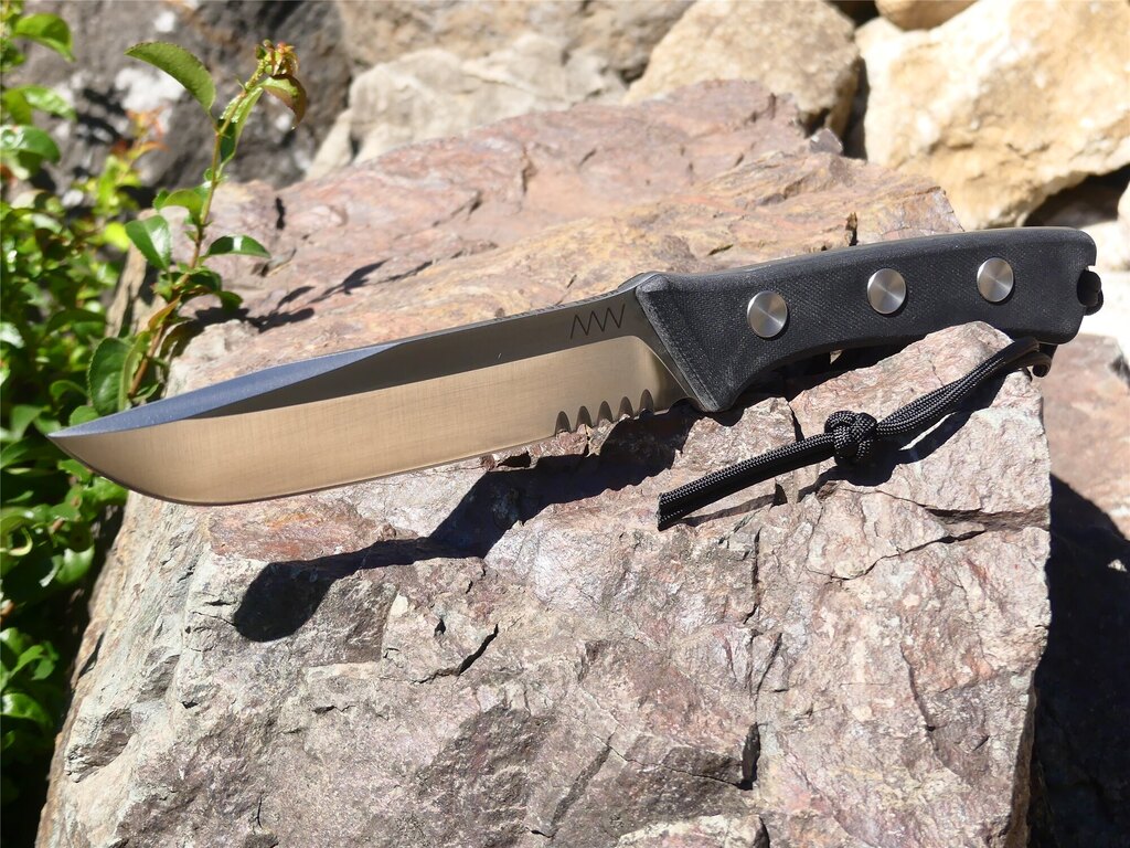 Nůž s pevnou čepelí ANV® P400, kombinované ostří